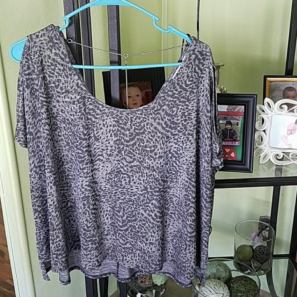 Cute Jennifer Lopez animal print top
